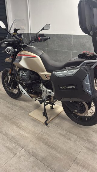 Moto Guzzi V85TT TRAVEL E5+ Beige/Negro