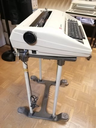Máquina de escribir Olympia Electronic Compact