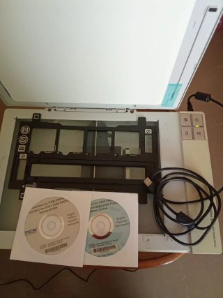 Scanner Epson Perfection V100