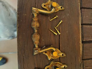 Tirador bronce labrado mesilla cómada armario