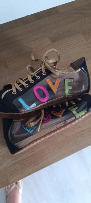 Zapatos deportivos transparentes LOVE