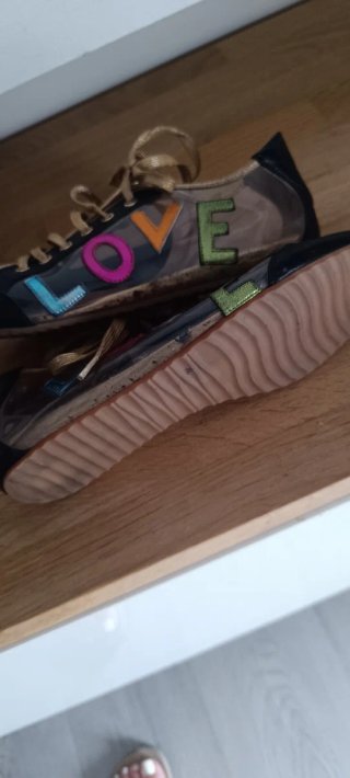 Zapatos deportivos transparentes LOVE