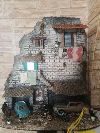 Diorama paesaggio con auto e moto