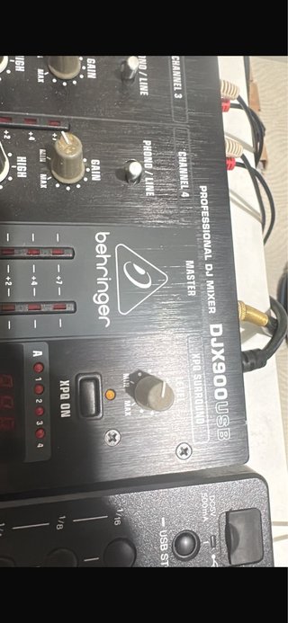 Pioneer CDJ-850 y Mesa Behringer DJX900