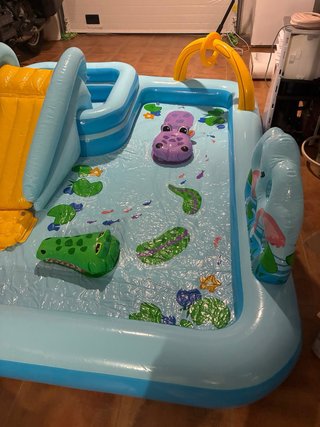 Piscina infantil hinchable con tobogán