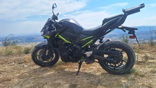 Kawasaki Z900 Negra y Verde