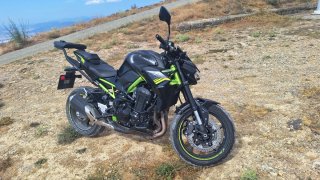 Kawasaki Z900 Negra y Verde