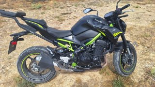 Kawasaki Z900 Negra y Verde