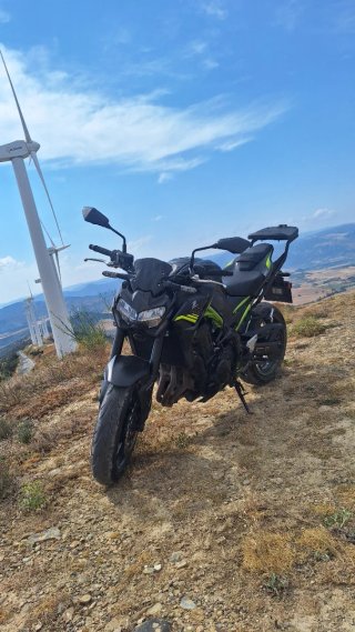 Kawasaki Z900 Negra y Verde