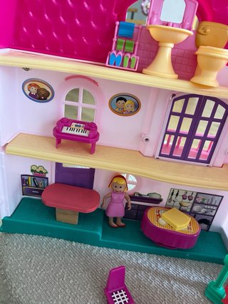 Casa de muñecas plegable con accesorios