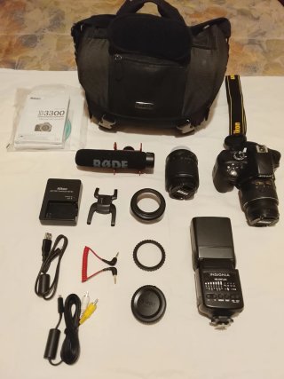 Fotocamera Nikon D3300 con accessori, come nuova