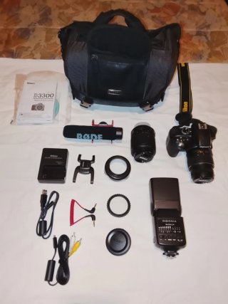 Fotocamera Nikon D3300 con accessori, come nuova