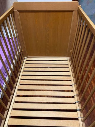 Cuna de madera Ikea con colchón