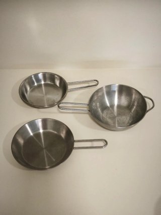 Set de sartenes y ollas para cocinita