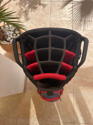 Bolsa de golf Titleist con palos