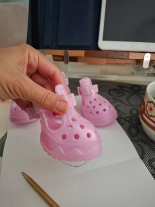 Scarpine per cane rosa