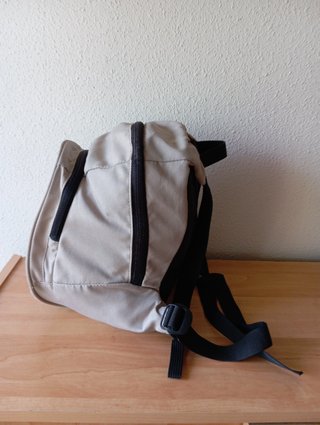 MOCHILA QUECHUA 10 L. MONTAÑA, SENDERISMO, ETC.