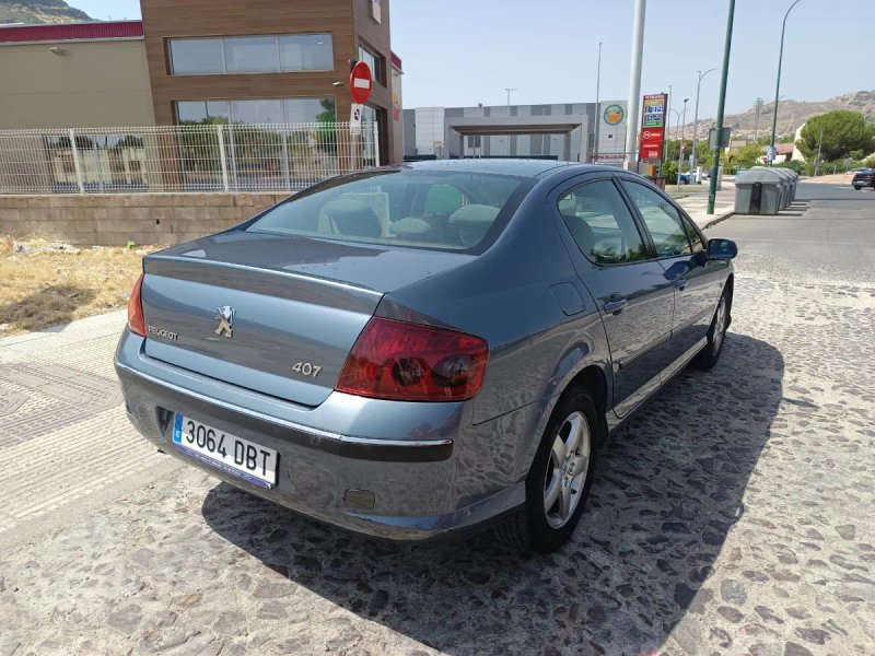 Peugeot 407 2005 - foto 1