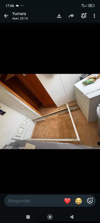 Cama infantil blanca con barrera