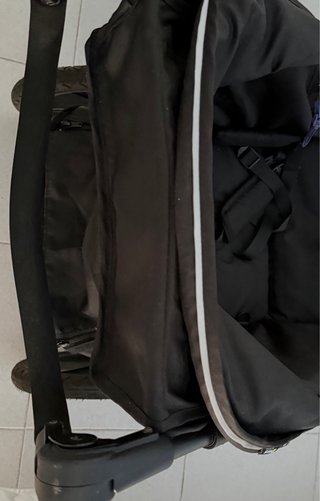 Carrito de bebé negro