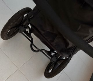 Carrito de bebé negro