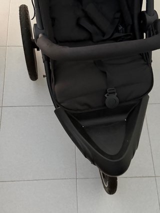 Carrito de bebé negro