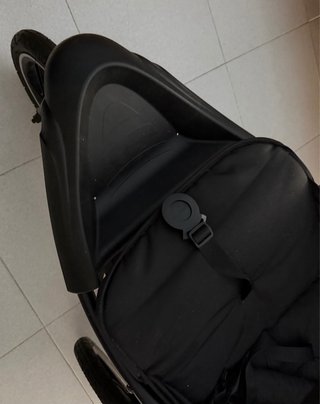 Carrito de bebé negro