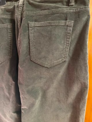 Pantalón pana Max & Liu verde oliva oscuro