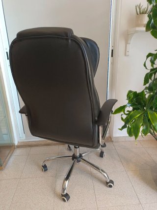 Sillón de oficina ergonómico negro