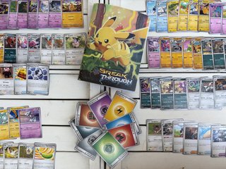 Lotto 101 Carte Pokémon + Album Pikachu
