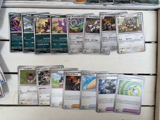 Lotto 101 Carte Pokémon + Album Pikachu