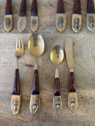 Cubertería tailandesa bronce y madera