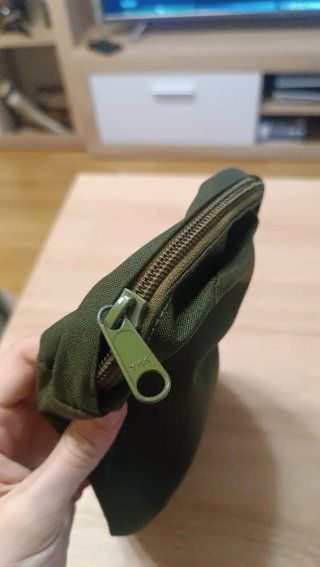 Bolsillo militar verde oliva con cremallera