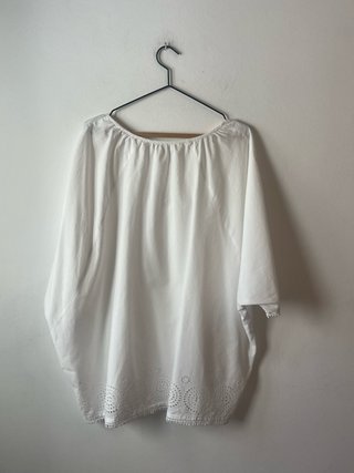 Camisola blanca bordada talla S