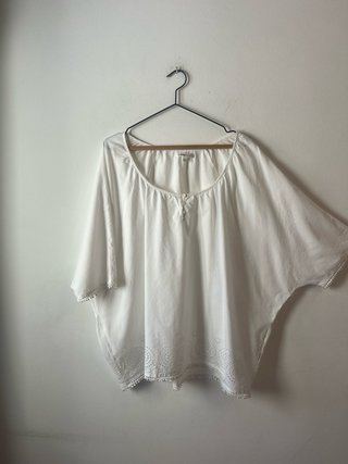 Camisola blanca bordada talla S