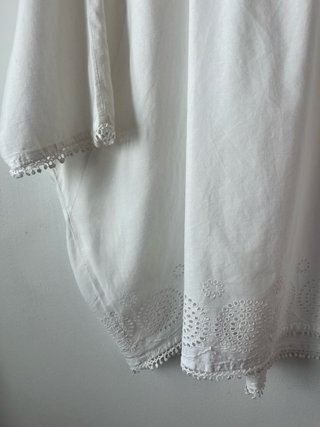 Camisola blanca bordada talla S