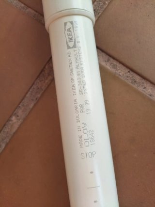 Pata blanca metál regulable Ikea mesa escritorio