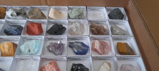Bonita colección de 54 minerales  diferentes.