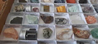 Bonita colección de 54 minerales  diferentes.