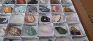 Bonita colección de 54 minerales  diferentes.
