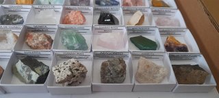Bonita colección de 54 minerales  diferentes.