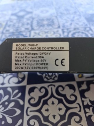Placa solar  y Controlador Carga Solar 30A.