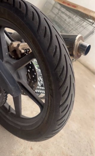 Rueda trasera moto con cubierta cbr 125