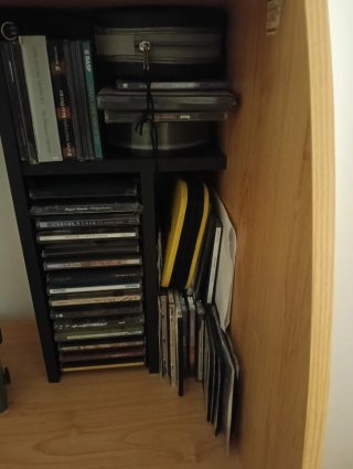 Mesa de ordenador con ruedas