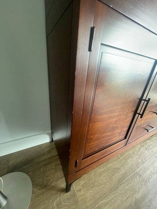 Aparador vitrina salón madera y cristal