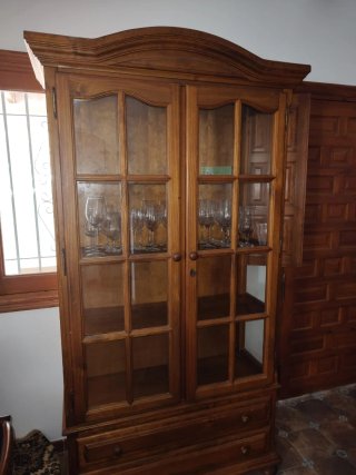 Vitrina de comedor de madera