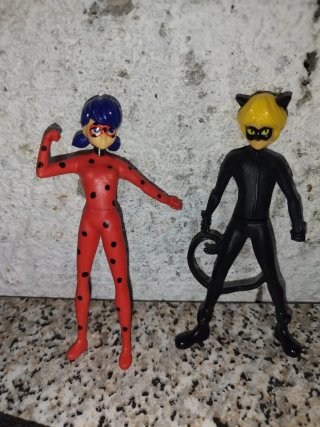 Set 2 Action Figure Ladybug e Chat Noir z3