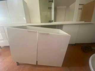 Muebles de cocina blancos sin usar