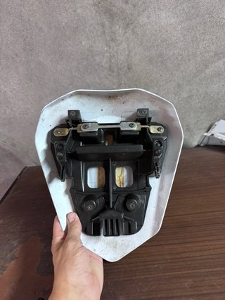 Tapa asiento trasero Yamaha R6R 06-07
