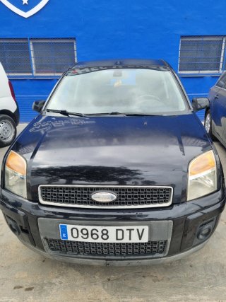 Ford Fusion 2006.   2600e